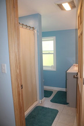 Eastham, Thumpertown - 3992 Cape Cod vacation rental - Second Floor bathroom