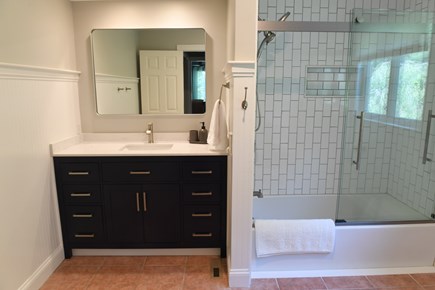 Cotuit Cape Cod vacation rental - Master bathroom (en suite), main level