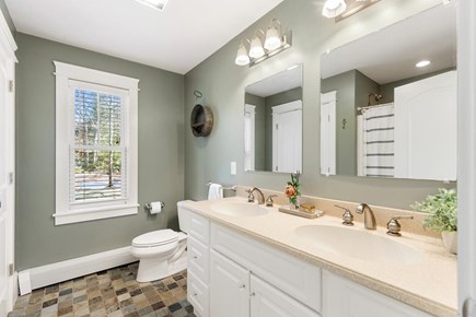 Cotuit Cape Cod vacation rental - En-suite in downstairs primary