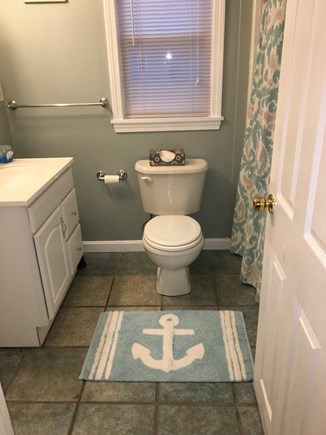 Centerville Cape Cod vacation rental - Bathroom