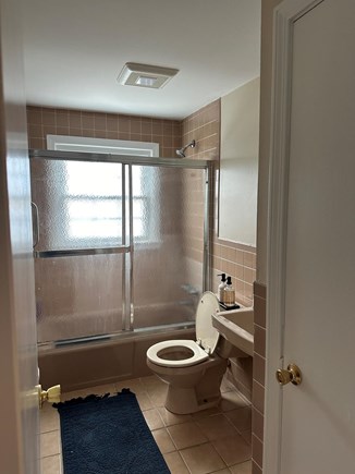 Falmouth Cape Cod vacation rental - Full Bathroom