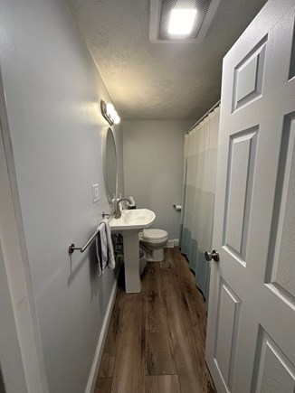 Falmouth, Teaticket Cape Cod vacation rental - Full bathroom