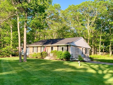 Centerville Cape Cod vacation rental - Oversized front yard