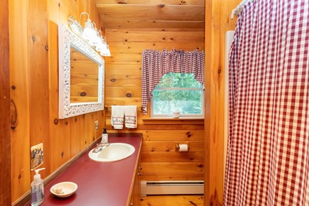 Mashpee Cape Cod vacation rental - Second floor full bath