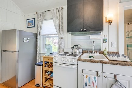 Eastham, Cranberry Cottages Cape Cod vacation rental - Full kitchen