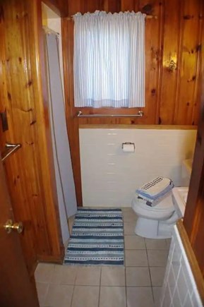 Wellfleet Cape Cod vacation rental - Full Bathroom