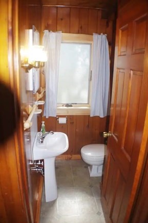 South Wellfleet Cape Cod vacation rental - Full Bathroom