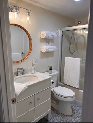 Sandwich Cape Cod vacation rental - Full bathroom. Tub/ shower combo. Bath/ hand towels included!