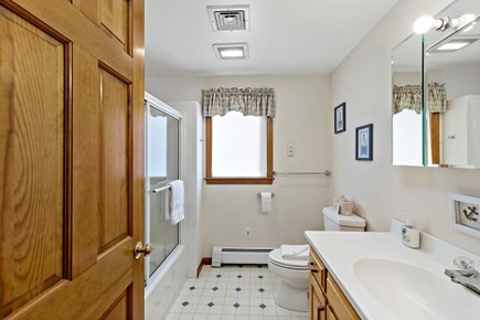 Chatham Cape Cod vacation rental - Full hallway bathroom