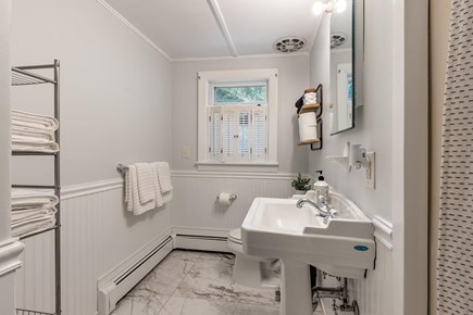 Mashpee Cape Cod vacation rental - Full bathroom