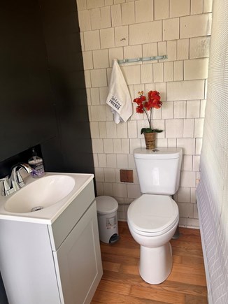 Mashpee Cape Cod vacation rental - 1/2 bathroom