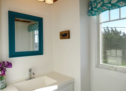 West Yarmouth Cape Cod vacation rental - Upstairs full bathroom with tub 