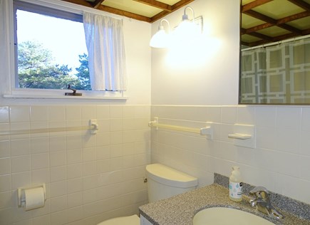 Wellfleet Cape Cod vacation rental - Downstairs full bath with tub 