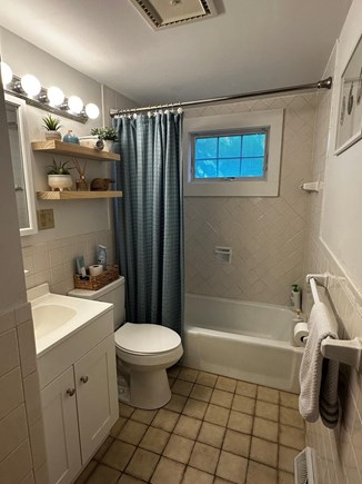 Yarmouth Cape Cod vacation rental - Full bath