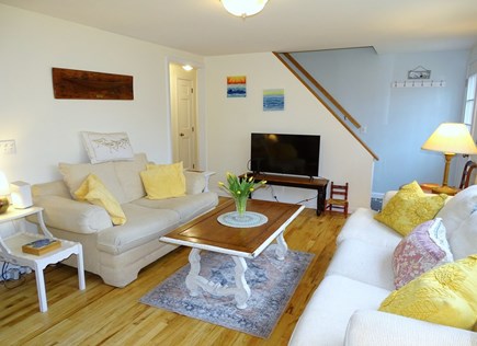 Brewster Cape Cod vacation rental - Living room offers TV 