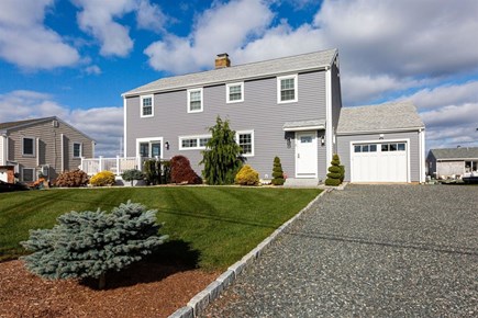 Yarmouth Cape Cod vacation rental - A beautifully manicured front yard