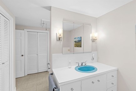 Brewster Cape Cod vacation rental - Ensuite bathroom