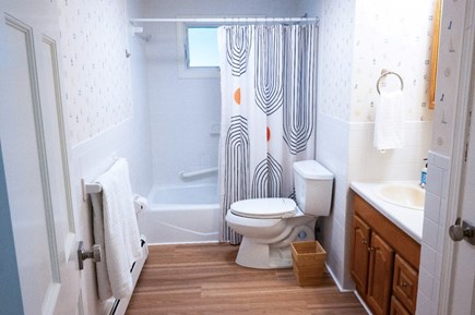 Yarmouth Cape Cod vacation rental - Hall bathroom