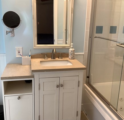East Sandwich Cape Cod vacation rental - Full master bathroom