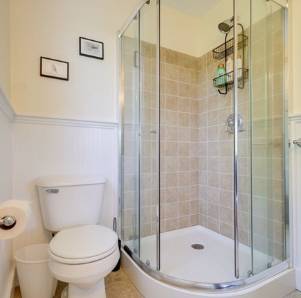 Bourne  Cape Cod vacation rental - First Floor Bathroom