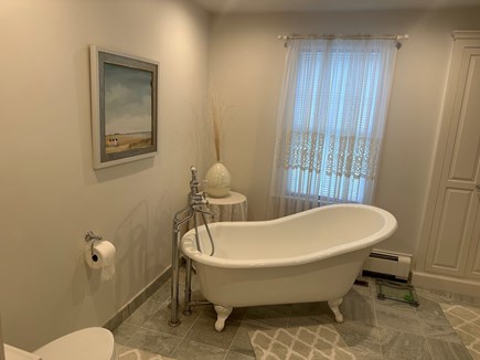 New Seabury Cape Cod vacation rental - Slipper tub