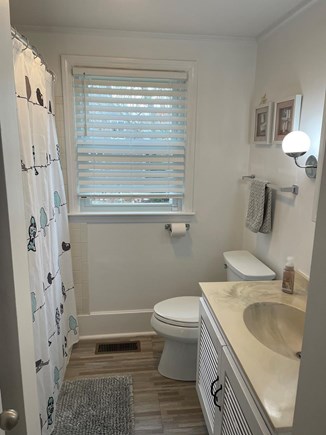 Brewster Cape Cod vacation rental - Main Bathroom