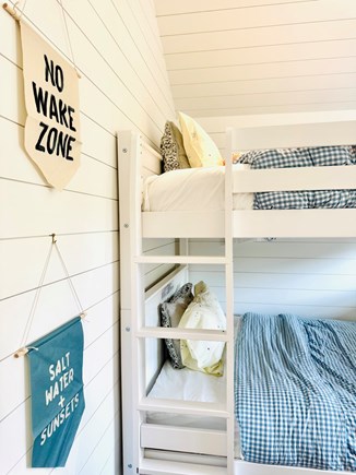Dennis, Mayflower/Bayview Beach Cape Cod vacation rental - Full over Full bunk beds
