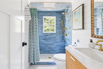 Dennis, Mayflower/Bayview Beach Cape Cod vacation rental - First floor bath