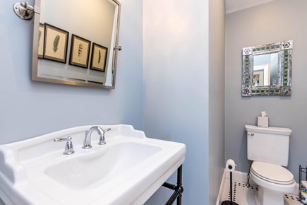 Wellfleet Cape Cod vacation rental - Second floor half bathroom