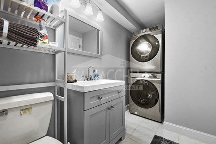 Plymouth, Sagamore Beach MA vacation rental - Laundry room