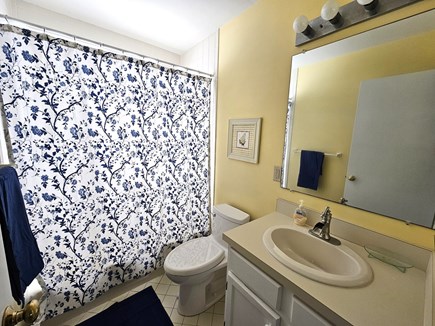 Brewster, BNEHJ Cape Cod vacation rental - Loft Bathroom