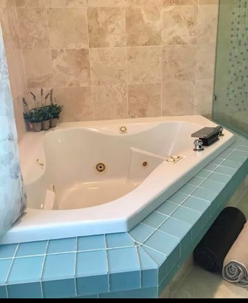 Patuiset Island, Pocasset  Cape Cod vacation rental - Master bath jacuzzi