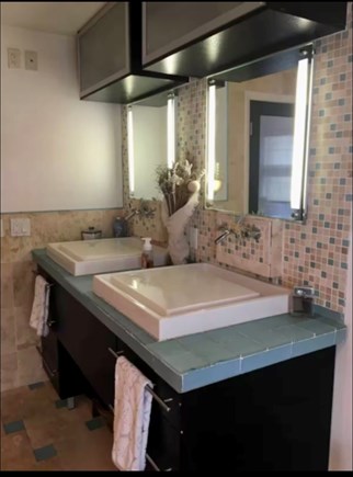 Patuiset Island, Pocasset  Cape Cod vacation rental - Master bath