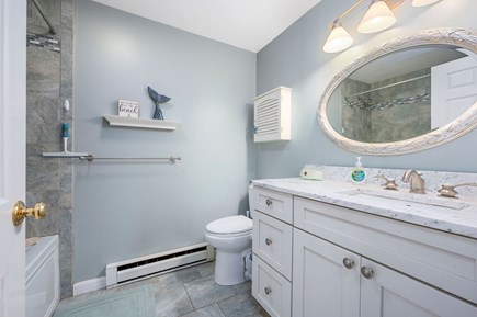 Yarmouth Port Cape Cod vacation rental - Full bathroom off the hallway