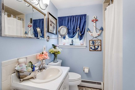 Osterville Cape Cod vacation rental - Hallway Bath