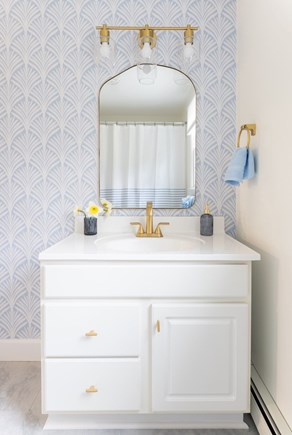 Mashpee Cape Cod vacation rental - Full Bath on the first floor