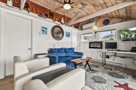 Bourne, Buzzards Bay Cape Cod vacation rental - Living room area