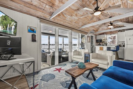 Bourne, Buzzards Bay Cape Cod vacation rental - Living area