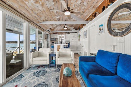 Bourne, Buzzards Bay Cape Cod vacation rental - Living area