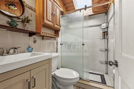 Bourne, Buzzards Bay Cape Cod vacation rental - Bath