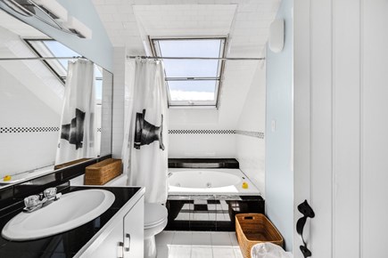 Provincetown Cape Cod vacation rental - Bathroom