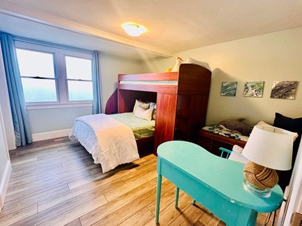 Manomet, Plymouth Manomet vacation rental - Bunk beds, double on bottom, twin on top with stairs