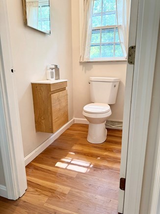 Mashpee Cape Cod vacation rental - First floor half bath