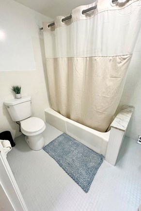 Mashpee Cape Cod vacation rental - Upstairs full bath
