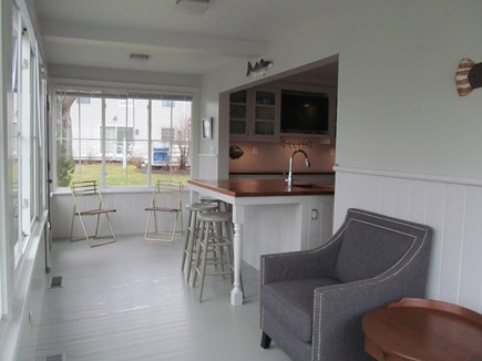 Pocasset, Tahanto Cape Cod vacation rental - Back deck sitting area