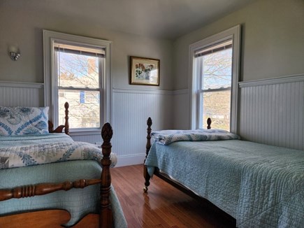 Pocasset, Tahanto Cape Cod vacation rental - Twin bedroom has nice light