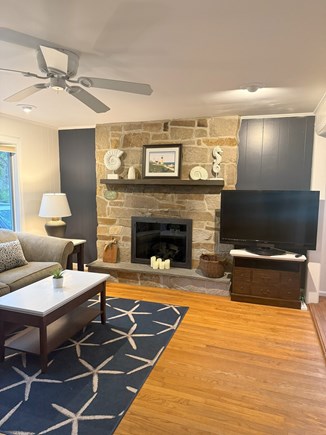 Falmouth, New Silver Beach Cape Cod vacation rental - Smart TV with hi speed internet, central AC (clutch!!!)