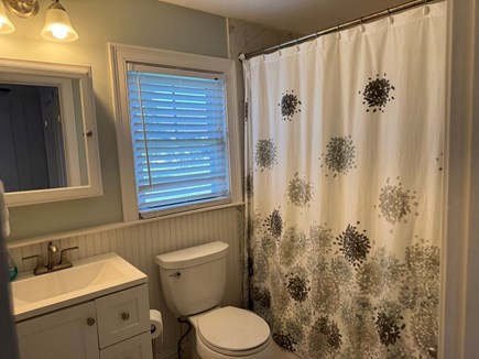 Falmouth, Acapesket Cape Cod vacation rental - Bathroom with Tub