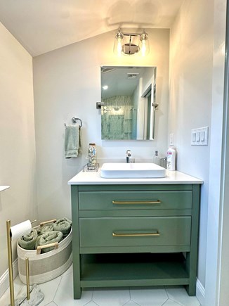 Dennis Cape Cod vacation rental - Second floor bathroom
