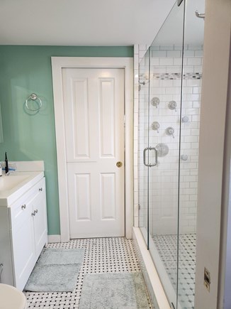 Provincetown Cape Cod vacation rental - Jack and Jill full bath between  bedrooms. Shower with jets!!